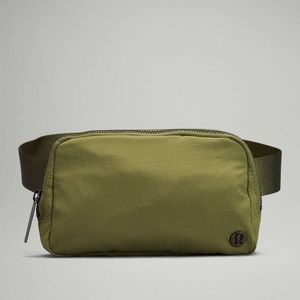 🍀🌿🦖NWT Lululemon Everywhere Belt Bag Bronze Green